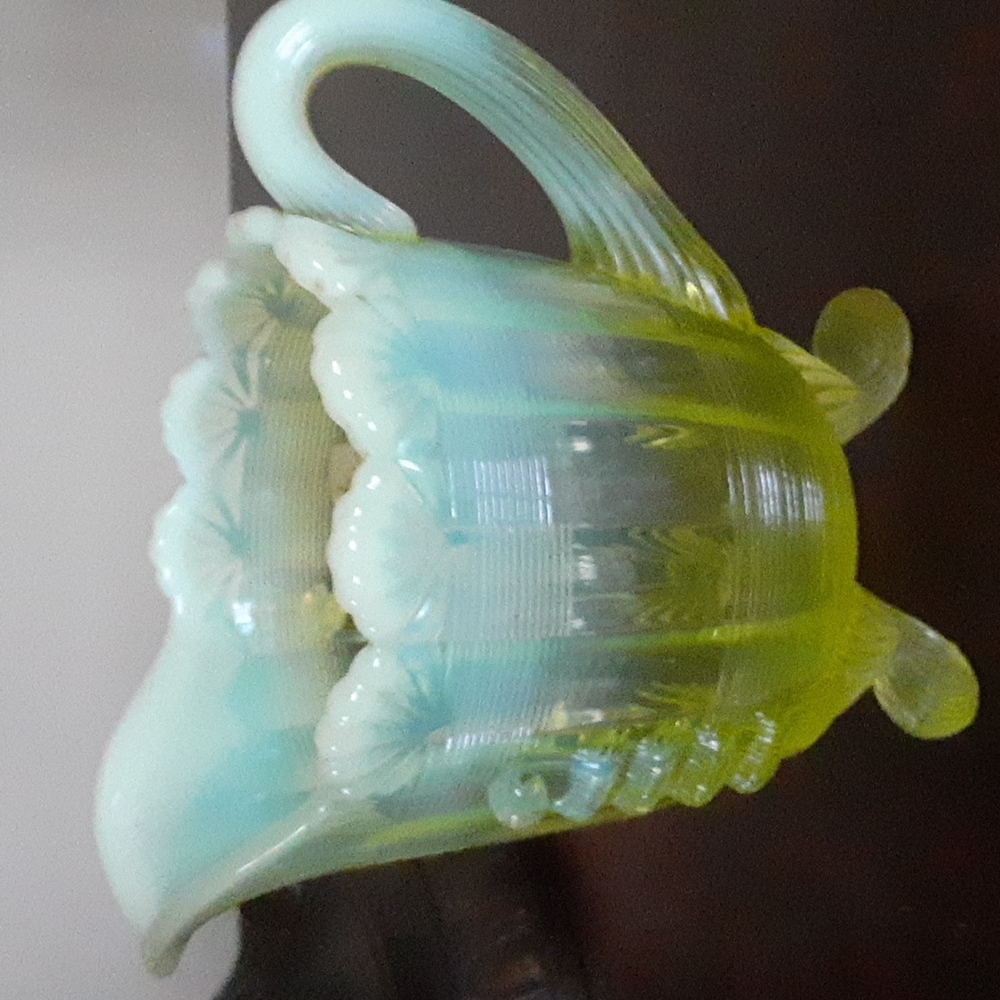 Gorgeous Antigue Northwood vaseline topaz opalescent glass
